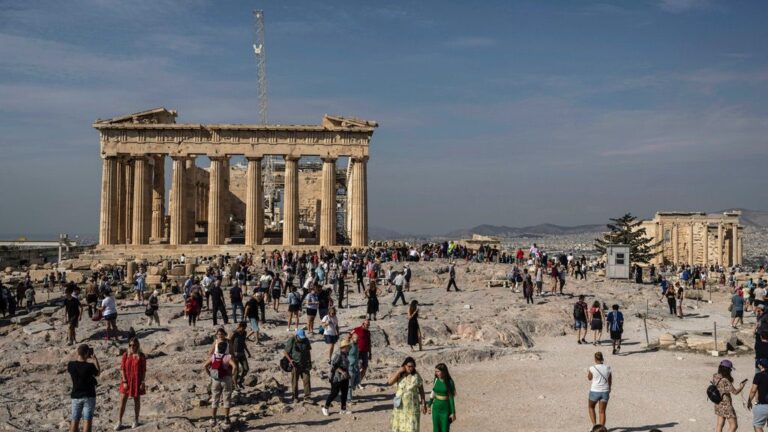 Greece plans hourly caps for visitors to ancient Acropolis