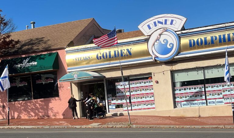 Jews rally for Greek restaurant boycotted over owner’s support for Israel – The Forward