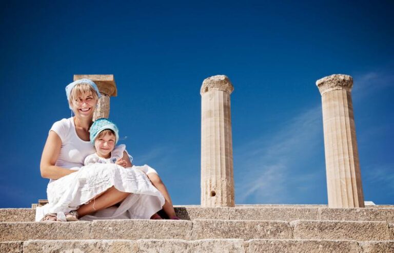 Greek family traditions |  LoveToKnow