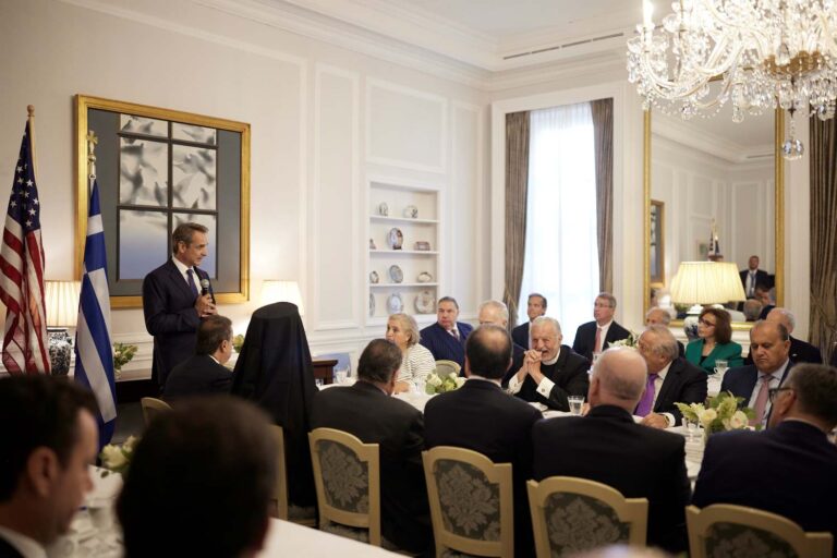 Prime Minister Mitsotakis meets with leaders of the Greek-American community